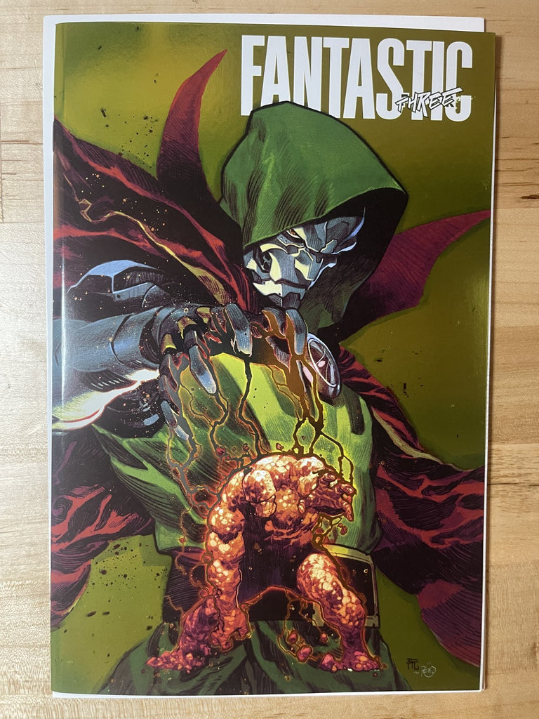 FANTASTIC FOUR 30 DIKE RUAN FOIL VARIANT MARVEL COMICS 2025